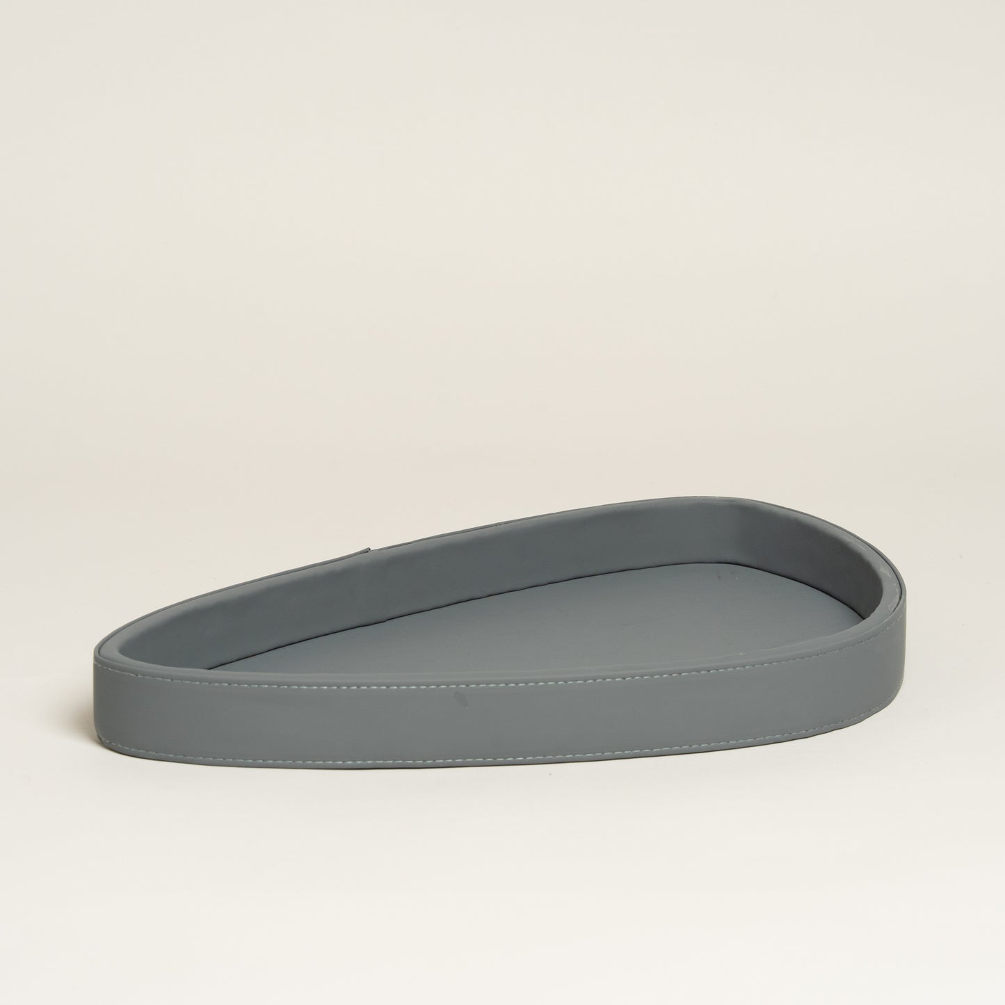 Bandeja Silken cuero triangular 22x36x3 cm