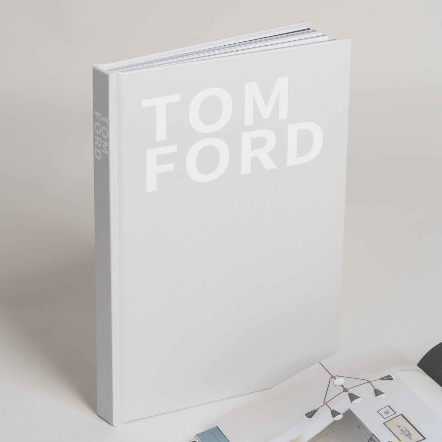 Libro con contenido Tom Ford modelo 19 19x2x27 cm