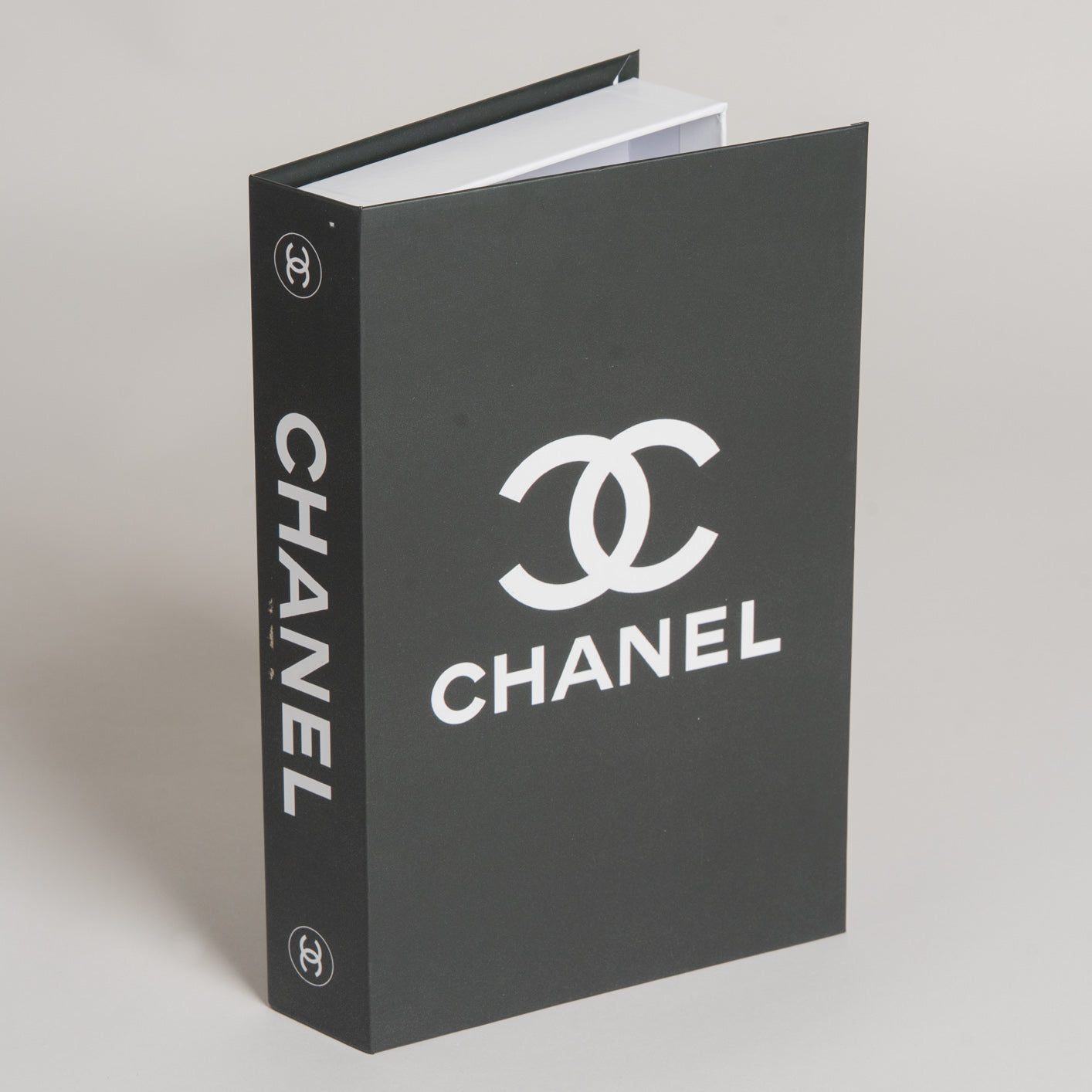 Libro caja cierre magnetico Chanel modelo 23 17x4x27 cm