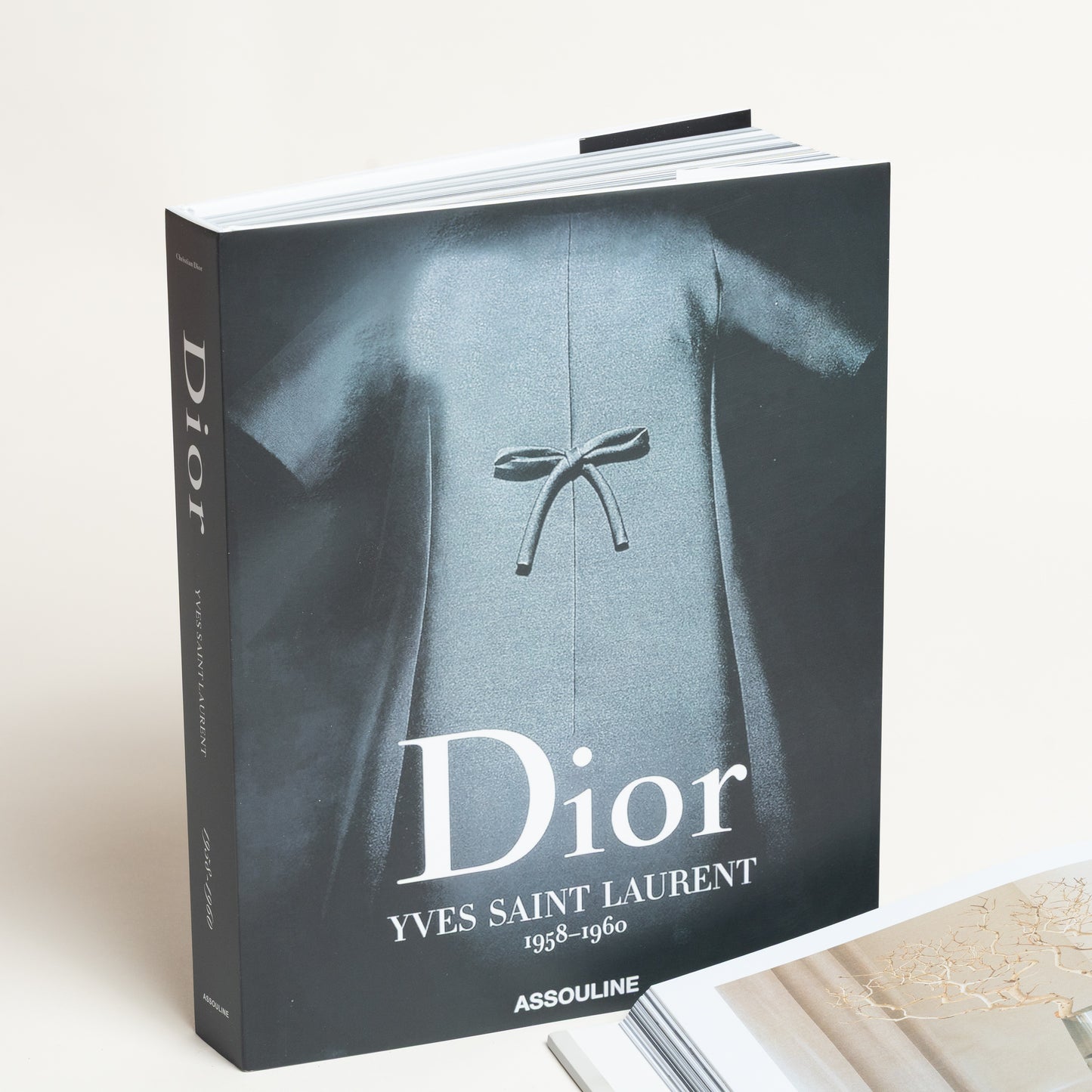 Libro con contenido Dior modelo 77 32x25x4 cm