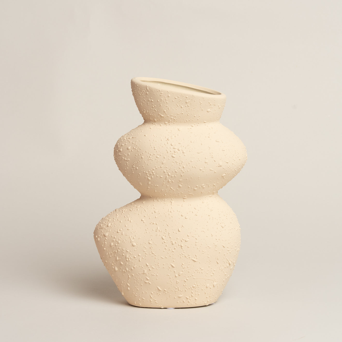 Florero ceramica Poe hueso M  7x24 cm