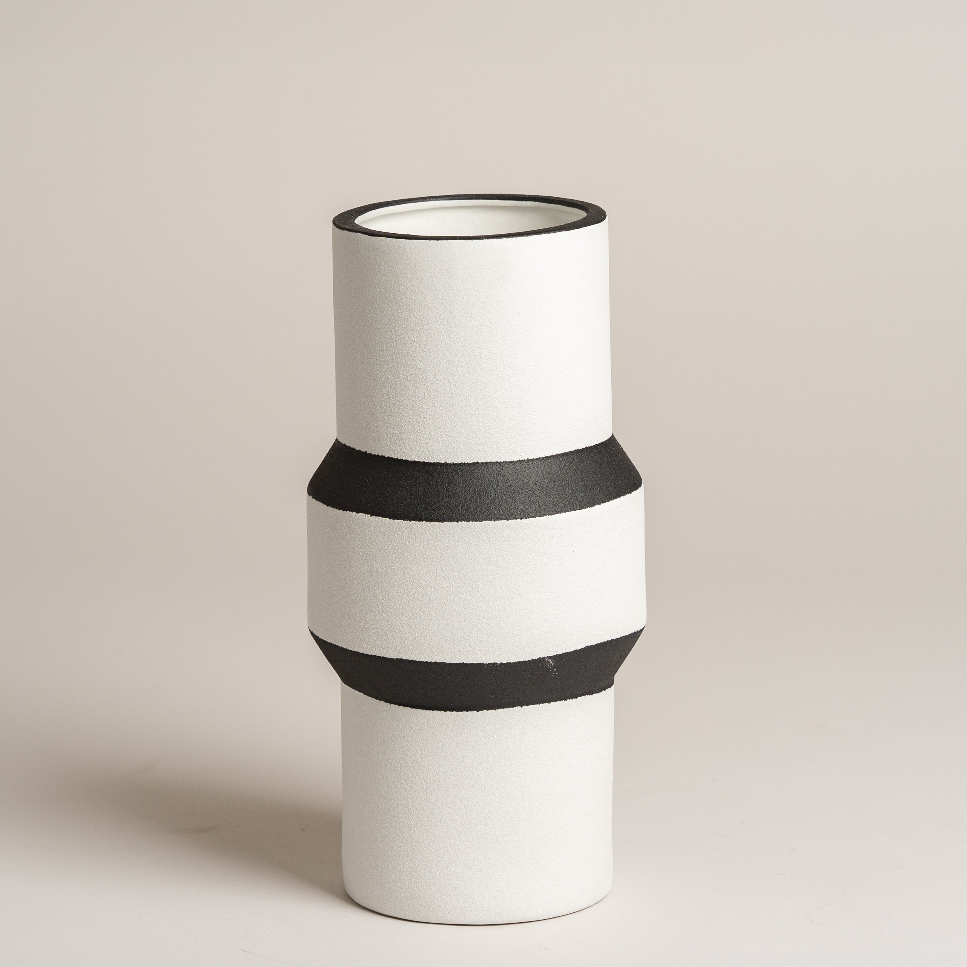 Florero ceramica grey Lines 12x12x25 cm