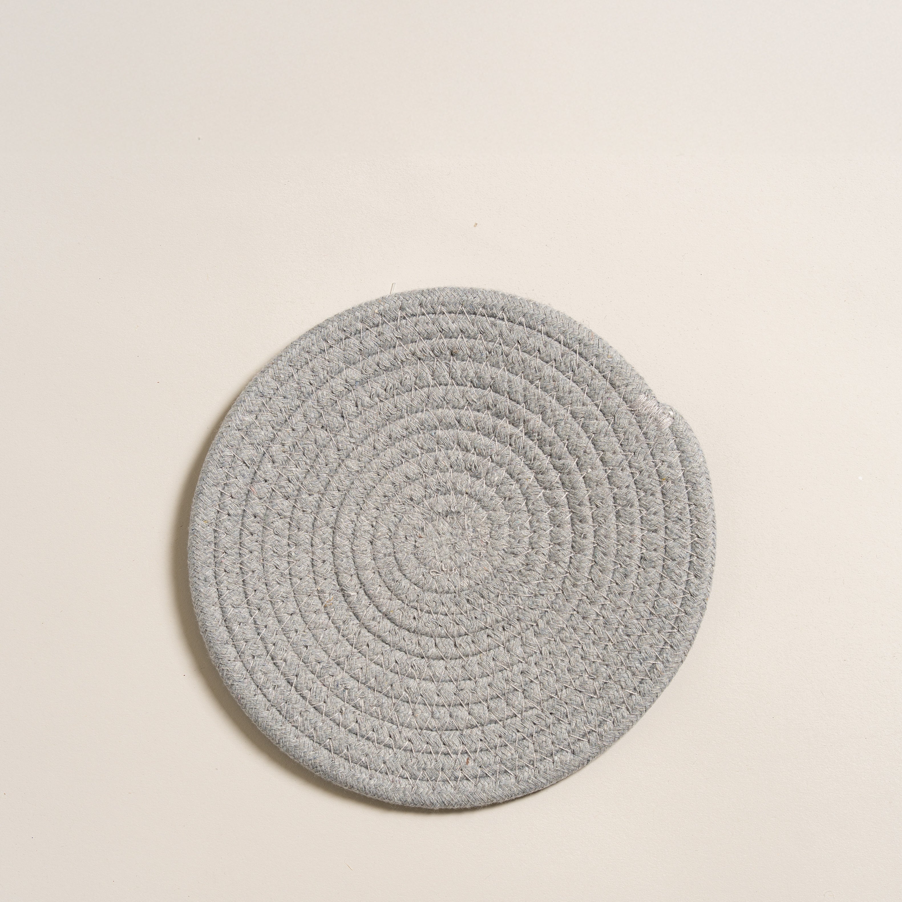 Individual carnaby gris redondo 18 cm