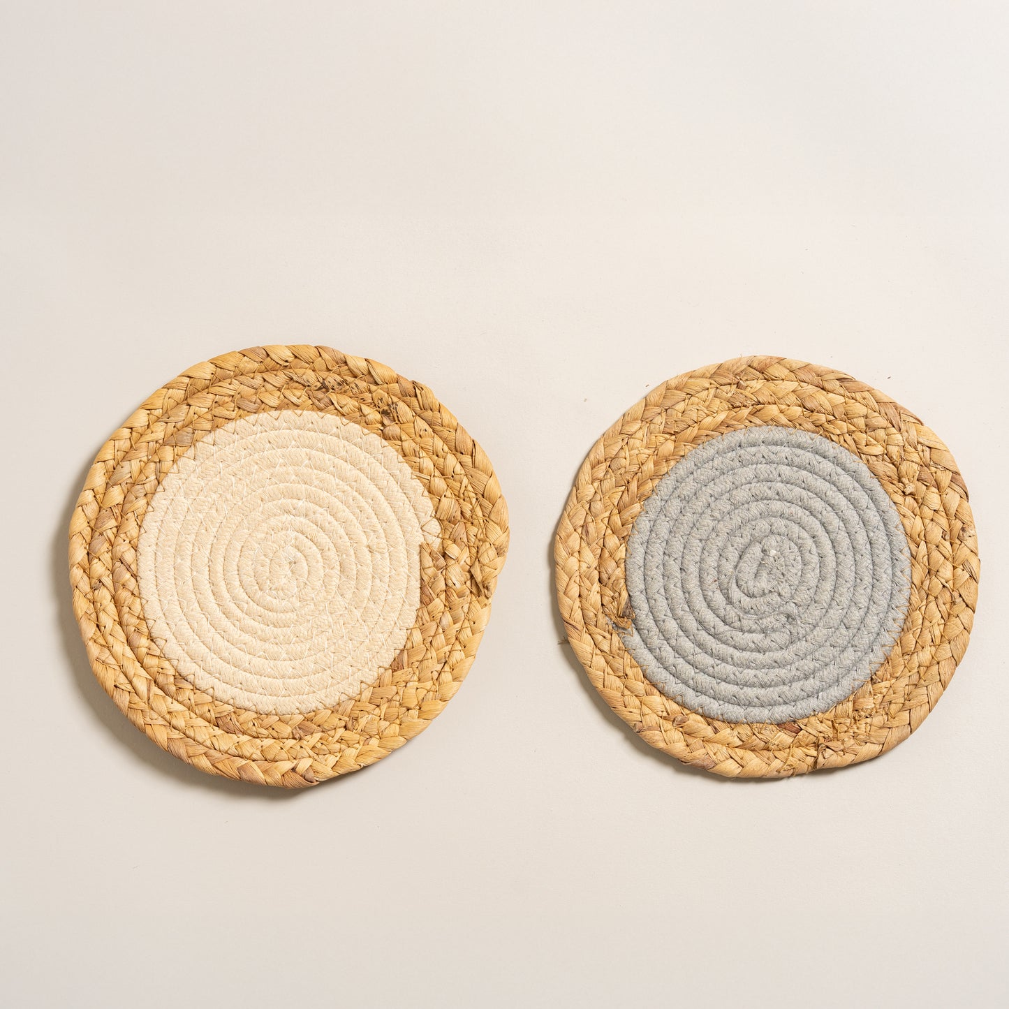 Individual de seagrass y algodon Set x 8 (4 beige - 4 gris) 20 cm