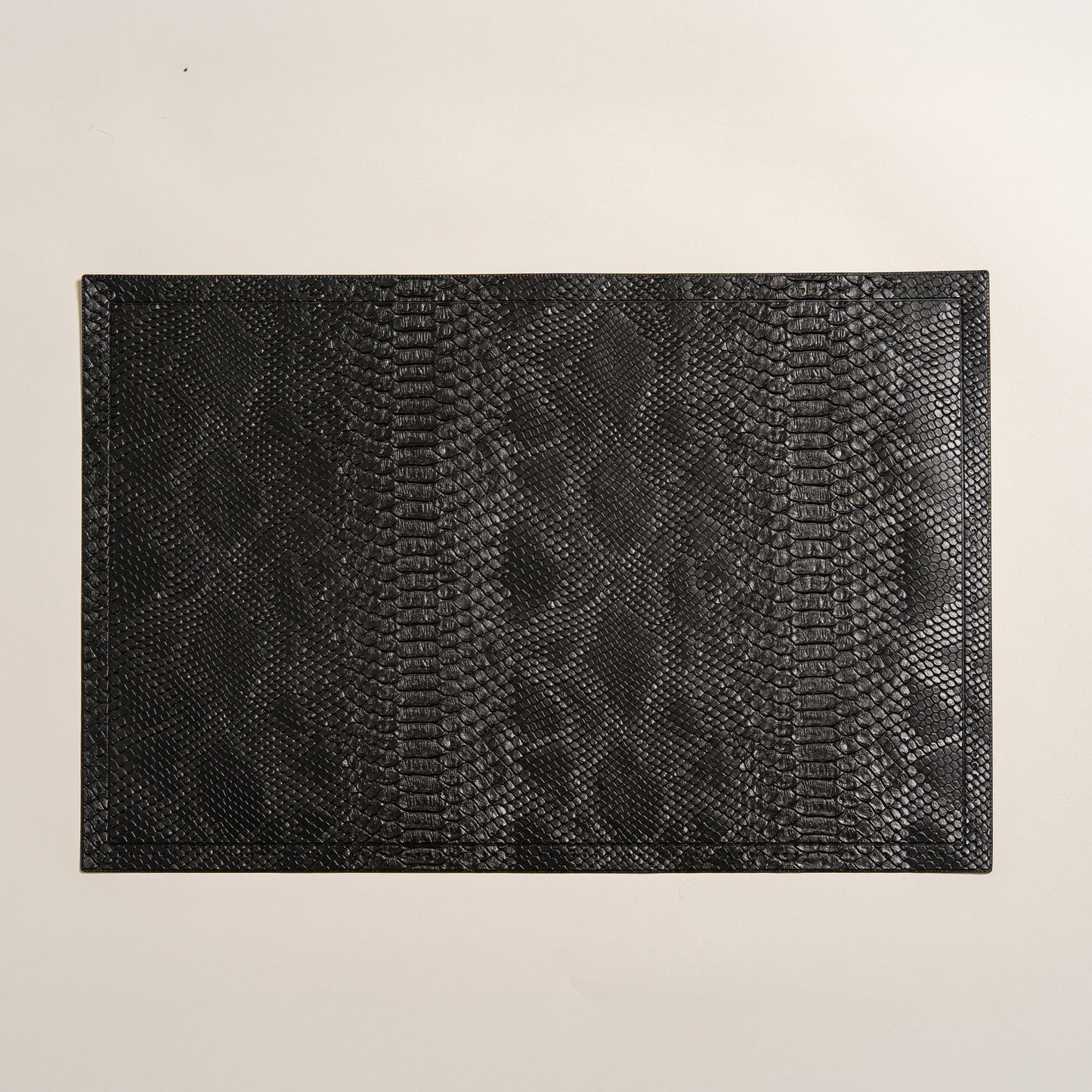 Individual rectangular de pu negro con tramado Set x 6 30x45 cm