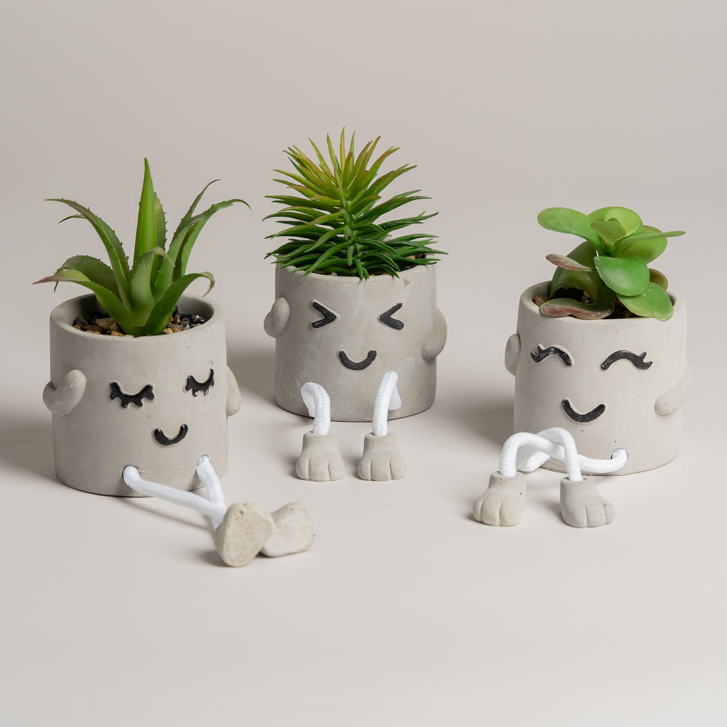 Macetas cemento caras con planta artificial Set x 3 8.5x15 cm