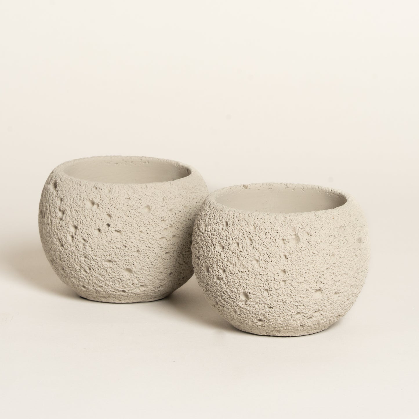 Maceta Porus gris set x 2 11x11x8 cm