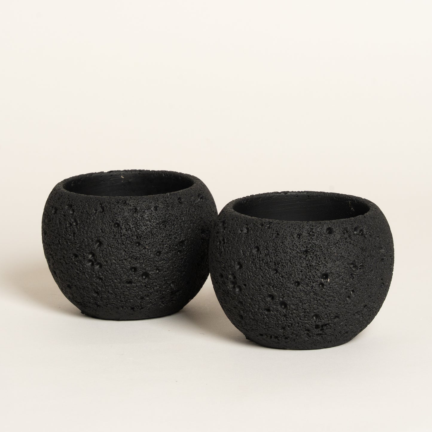 Maceta Porus negra set x 2  11x11x8 cm