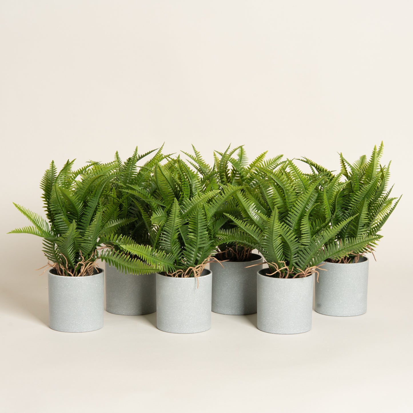 Maceta plastica gris con planta artificial Sharpa set x 6  modelo 4 7x7x22 cm