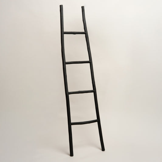 Escalera decorativa Root negra 34 x 150 cm