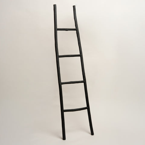 Escalera decorativa Root negra 34 x 150 cm